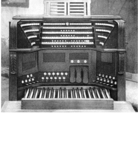 Une photo originale de la fameuse console conçue dans les ateliers d'Ammerschwihr, pendant les travaux effectués en 1928 par les facteurs alsaciens Martin et Joseph Rinckenbach.